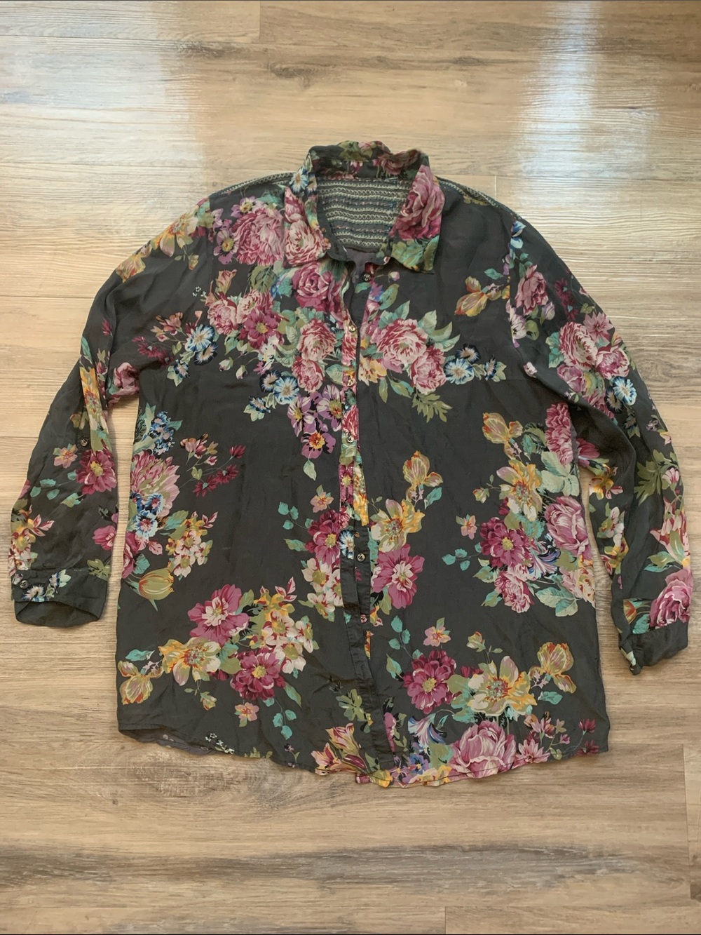 Johnny Was Floral Button-Up Shirt Grey Floral Rayon